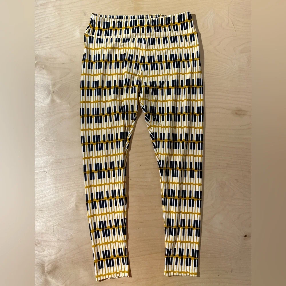 LuLaRoe  Leggings with Black and Gold Pattern Tall & Curvy (PQ)